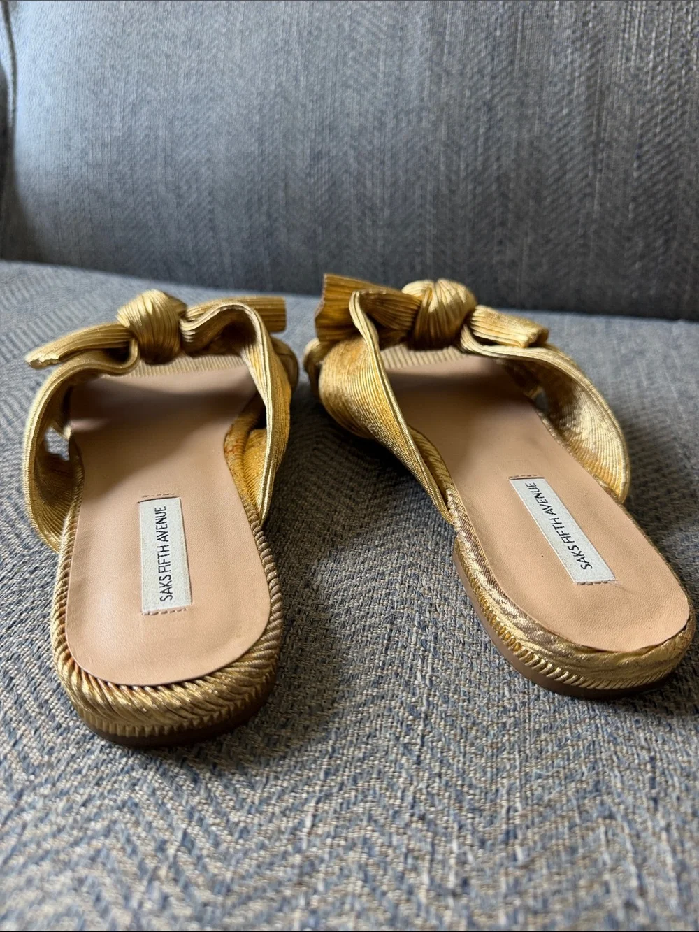 Saks Fifth Avenue Gold Metallic Bow Sandals Size: 39